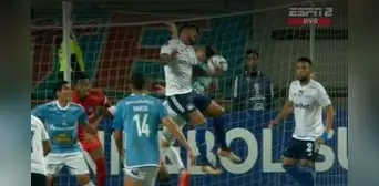 Todo Sporting Cristal reclamó penal: mano de jugador de Emelec al último minuto no fue revisada Todo Sporting Cristal reclamó penal: mano de jugador de Emelec al último minuto no fue revisada