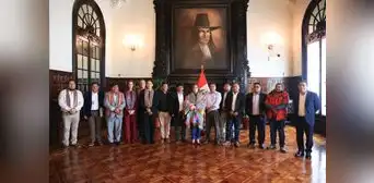 Alcaldes de Puno y Cusco se reunieron con Dina Boluarte en Palacio a puertas de la 'Tercera toma de Lima' Alcaldes de Puno y Cusco se reunieron con Dina Boluarte en Palacio a puertas de la 'Tercera toma de Lima'