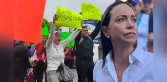 María Corina Machado es agredida por multitud en Petare: "Envían grupos violentos para amedrentar" María Corina Machado es agredida por multitud en Petare: "Envían grupos violentos para amedrentar"