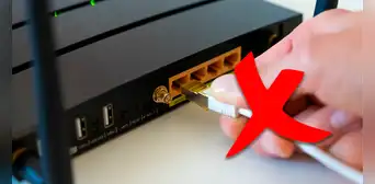 ¿Por qué nunca deberías manipular el cable de fibra óptica que va conectado al router? ¿Por qué nunca deberías manipular el cable de fibra óptica que va conectado al router?
