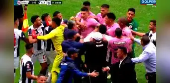 Jugadores de Alianza y Boys se pelaron: Haro expulsó a 2, revisó el VAR y anuló las rojas Jugadores de Alianza y Boys se pelaron: Haro expulsó a 2, revisó el VAR y anuló las rojas