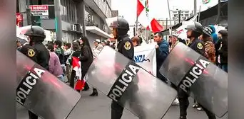 Defensoría sobre 'Toma de Lima': "PNP debe garantizar el derecho a la vida e integridad física" Defensoría sobre 'Toma de Lima': "PNP debe garantizar el derecho a la vida e integridad física"