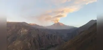 Volcán Ubinas vuelve a emitir cenizas tras diez días