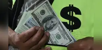 Dólar vuelve cerrar al alza y cotiza en S/3,5810 este miércoles 19 de julio Dólar vuelve cerrar al alza y cotiza en S/3,5810 este miércoles 19 de julio