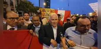 'Marcha Nacional': rector de la UNI se une a las protestas en el centro de Lima 'Marcha Nacional': rector de la UNI se une a las protestas en el centro de Lima