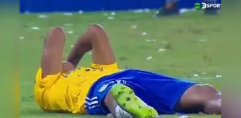Joao Grimaldo no soportó la eliminación de Cristal y terminó llorando desconsoladamente en el campo