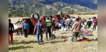Vuelco de bus interprovincial deja 15 fallecidos en Áncash Vuelco de bus interprovincial deja 15 fallecidos en Áncash
