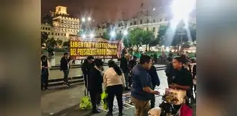 Ciudadanos realizan vigilias en la plaza San Martín, Poder Judicial y el JNE tras protestas Ciudadanos realizan vigilias en la plaza San Martín, Poder Judicial y el JNE tras protestas