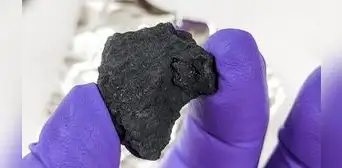 Una mujer fue golpeada por un supuesto meteorito mientras bebía café en Francia Una mujer fue golpeada por un supuesto meteorito mientras bebía café en Francia
