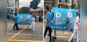 ¡Perú es otro nivel! Enfermeros participan en desfile con curiosa 'paciente' en camilla ¡Perú es otro nivel! Enfermeros participan en desfile con curiosa 'paciente' en camilla