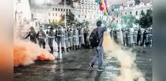 Protestas: reprimen movilización pacífica que exigía renuncia de Dina Boluarte Protestas: reprimen movilización pacífica que exigía renuncia de Dina Boluarte