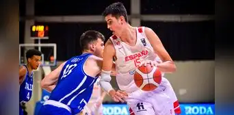 Con lo justo: España superó 78-72 a Italia por el Eurobasket Sub-18 Con lo justo: España superó 78-72 a Italia por el Eurobasket Sub-18