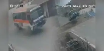 Ventanilla: 2 menores de edad se salvaron de ser atropellados por cúster fuera de control Ventanilla: 2 menores de edad se salvaron de ser atropellados por cúster fuera de control