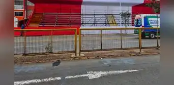 Parada Militar 2023: borran nombres de espacios lotizados en la pista de la Av. Brasil