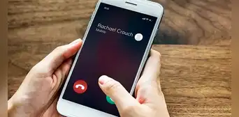 ¿Cómo configuro mi teléfono para que diga en voz alta el nombre de la persona que me llama? ¿Cómo configuro mi teléfono para que diga en voz alta el nombre de la persona que me llama?