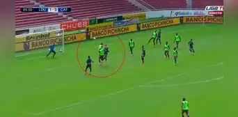 Paolo Guerrero anotó golazo de cabeza a los 5 minutos en su debut con LDU Quito
