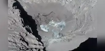 Impactantes imágenes de volcán Ubinas captadas por un dron en Moquegua