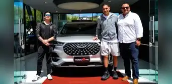 LDU regaló lujosa camioneta a Paolo Guerrero tras anotar su primer gol: ¿cuánto vale este auto? LDU regaló lujosa camioneta a Paolo Guerrero tras anotar su primer gol: ¿cuánto vale este auto?