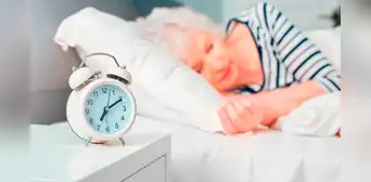 Estudio revela las horas de sueño que debe dormir un adulto mayor para tener energía durante el día
