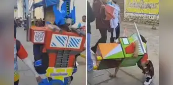 ¡Impresionante! Niños desfilan disfrazados de Transformers y causan furor en redes sociales ¡Impresionante! Niños desfilan disfrazados de Transformers y causan furor en redes sociales