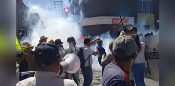 Protesta social volvió asediar a los desfiles cívico-militar en Arequipa y Puno Protesta social volvió asediar a los desfiles cívico-militar en Arequipa y Puno