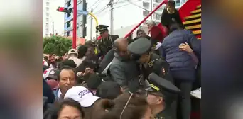 Parada Militar 2023: entre empujones, asistentes buscan conseguir sitio y PNP pide refuerzos