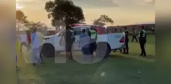 Árbitros de la Copa Perú son sacados en patrullero de campo de fútbol para evitar que los linchen