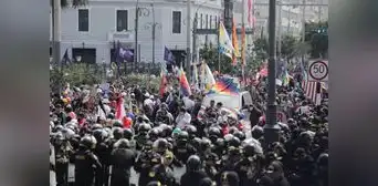 CPP exige sanción a policías por bloquear cobertura periodística en protestas de Fiestas Patrias