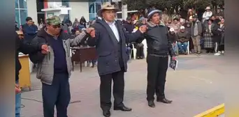 Puno: ronderos y dirigentes dan una oportunidad a alcalde de Carabaya tras reunirse con Boluarte Puno: ronderos y dirigentes dan una oportunidad a alcalde de Carabaya tras reunirse con Boluarte