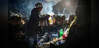 Ofrendas de coca, dulces y fetos: así son los rituales por el mes de la Pachamama en Bolivia Ofrendas de coca, dulces y fetos: así son los rituales por el mes de la Pachamama en Bolivia