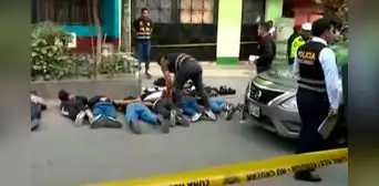 SJL: capturan a sujetos que usaban chalecos de la PNP y armas de fuego para delinquir