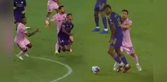 Lionel Messi y Wilder Cartagena casi se pelean: la 'Pulga' lo patea y fue amonestado Lionel Messi y Wilder Cartagena casi se pelean: la 'Pulga' lo patea y fue amonestado