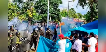 Policías y ciudadanos se enfrentan en toma de municipio de Alto Nanay en Loreto Policías y ciudadanos se enfrentan en toma de municipio de Alto Nanay en Loreto