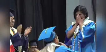 Joven pide matrimonio a su novia durante ceremonia de graduación en Cajamarca: “¡Qué tiernos!” Joven pide matrimonio a su novia durante ceremonia de graduación en Cajamarca: “¡Qué tiernos!”