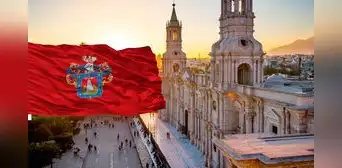 Bandera de Arequipa: ¿por qué es color vinotinto y que representan sus leones?