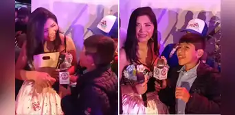 Yarita Lizeth fue sorprendida antes de show por niño reportero del Vraem: “¡Háblanos de tu vida!” Yarita Lizeth fue sorprendida antes de show por niño reportero del Vraem: “¡Háblanos de tu vida!”