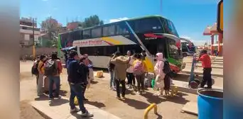 Banda de delincuentes asalta y encañona a más de 50 pasajeros en la vía Interoceánica en Cusco