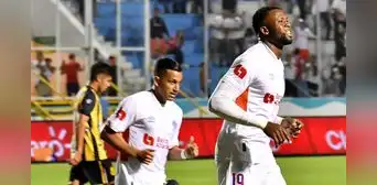 Olimpia no tuvo piedad de Real España y lo goleó 4-0 por el clásico de la liga hondureña