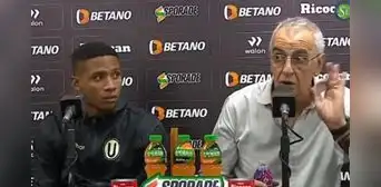Jorge Fossati se molestó con periodista que calificó de "fortuito" el gol de Valera a Melgar Jorge Fossati se molestó con periodista que calificó de "fortuito" el gol de Valera a Melgar