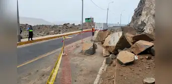 Caen enormes rocas sobre la vía de Pasamayito tras sismo de 4.2 en la zona