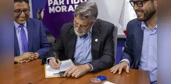 Expresidente Francisco Sagasti colocó su firma para exigir el adelanto de elecciones