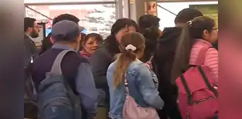 Metro de Lima: siguen con venta informal de pasajes pese a asesinato de revendedora en SJL