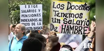 Docentes de la UCV exigen que bono vacacional supere los 1.200 dólares Docentes de la UCV exigen que bono vacacional supere los 1.200 dólares