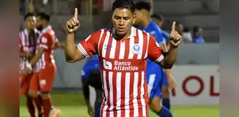 Olimpia venció 2-0 a Victoria y se puso a un punto del líder en la Liga Nacional de Honduras