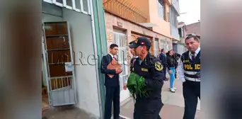 Trasladan a Depincri a policías involucrados en disparos al aire durante velorio en Comas Trasladan a Depincri a policías involucrados en disparos al aire durante velorio en Comas