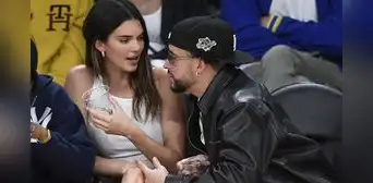 Bad Bunny y Kendall Jenner demuestran su amor en concierto de Drake