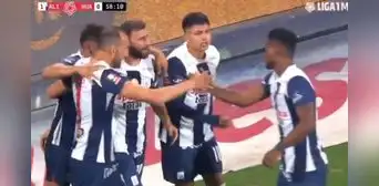 Tras una espectacular corrida de Aldair Rodríguez, Hernán Barcos marca el 1-0 de Alianza Lima Tras una espectacular corrida de Aldair Rodríguez, Hernán Barcos marca el 1-0 de Alianza Lima