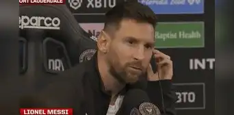 Messi protagonizó curioso momento al no encontrar a periodista que le preguntó en conferencia