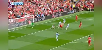 La espectacular tijera de Luis Díaz para marcar el empate del Liverpool ante Bournemouth