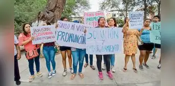 Piura: 300 familias exigen devolución de su dinero Piura: 300 familias exigen devolución de su dinero
